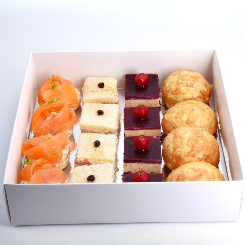 Assortiment raffiné de mignardises salées